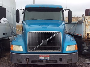 Salvage 1998 Volvo VNL610 - 102915