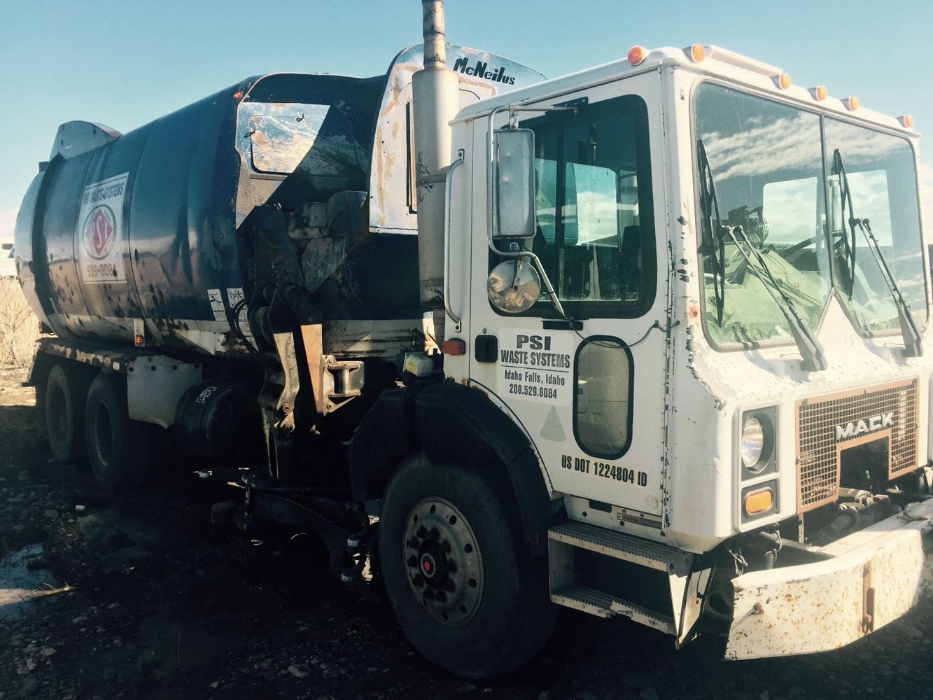 Mack  MR688S