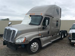 Salvage 2009 Freightliner Cascadia - 7715