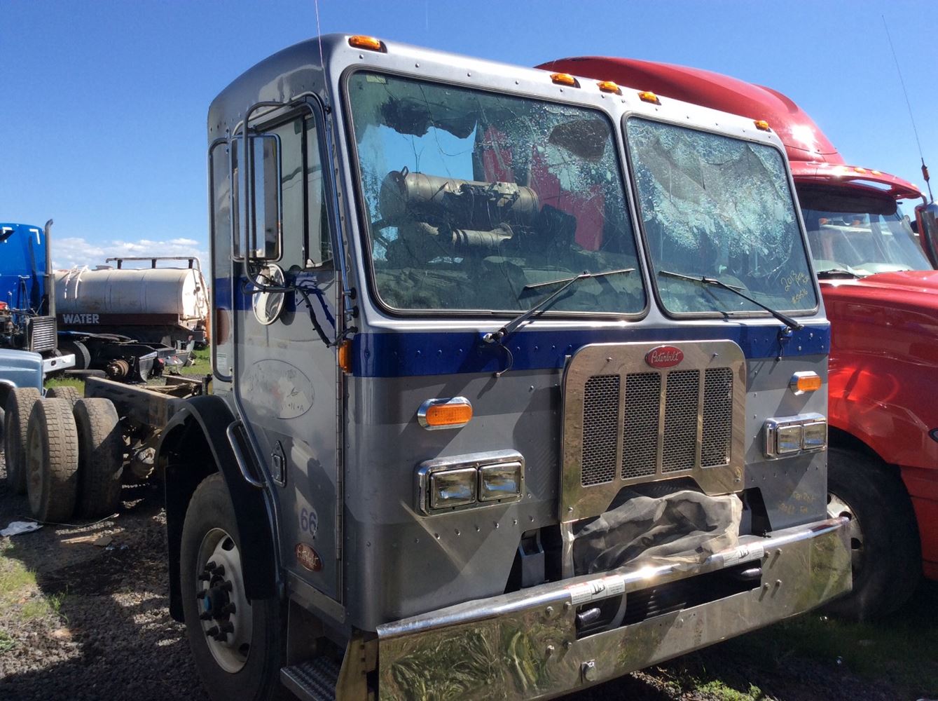 Peterbilt  320