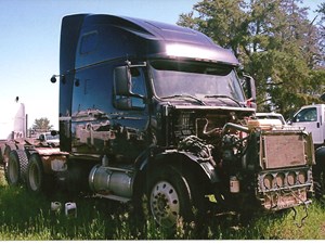 Salvage 2004 Volvo VNL - 2734-VOLVO