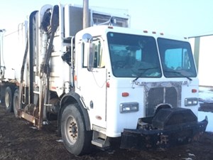 Salvage 1999 Peterbilt 320 - SV-10