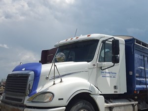 Salvage 2005 Freightliner COLUMBIA 120 - SV-28