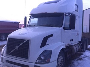 Salvage 2005 Volvo VNL - SV-3