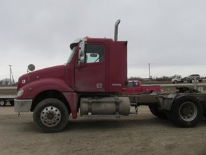 Salvage 2004 Freightliner COLUMBIA - SV-107