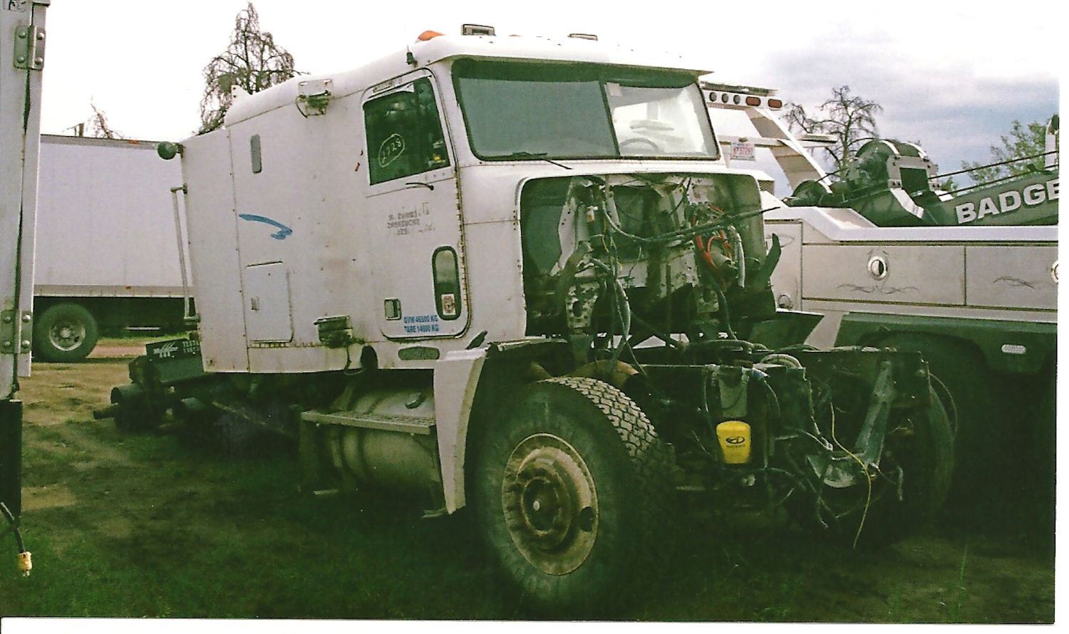 Salvage 1996 Freightliner FLD120 Truck Tractor  image 1