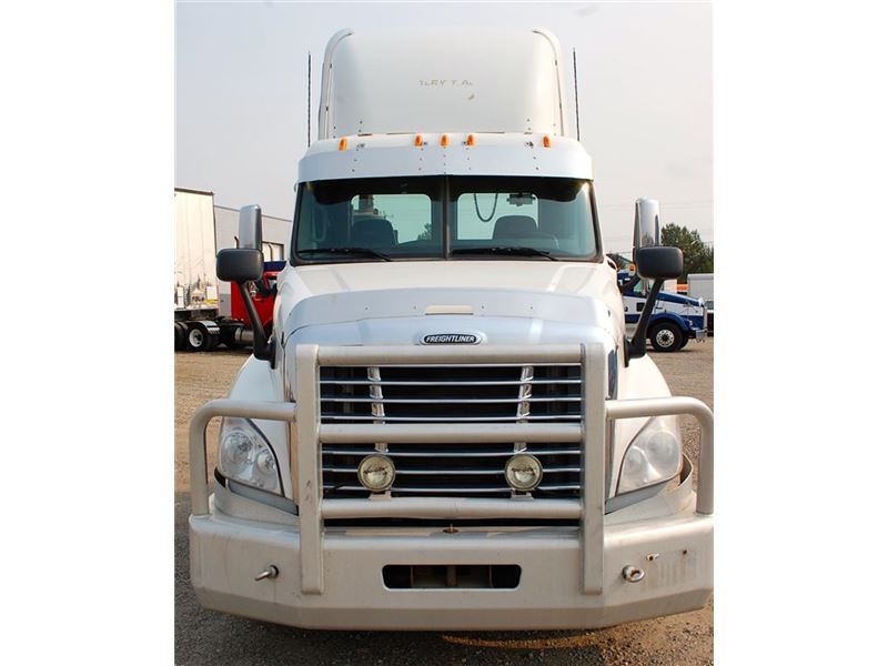 Salvage 2014 Freightliner CENTURY CLASS Day  image 2