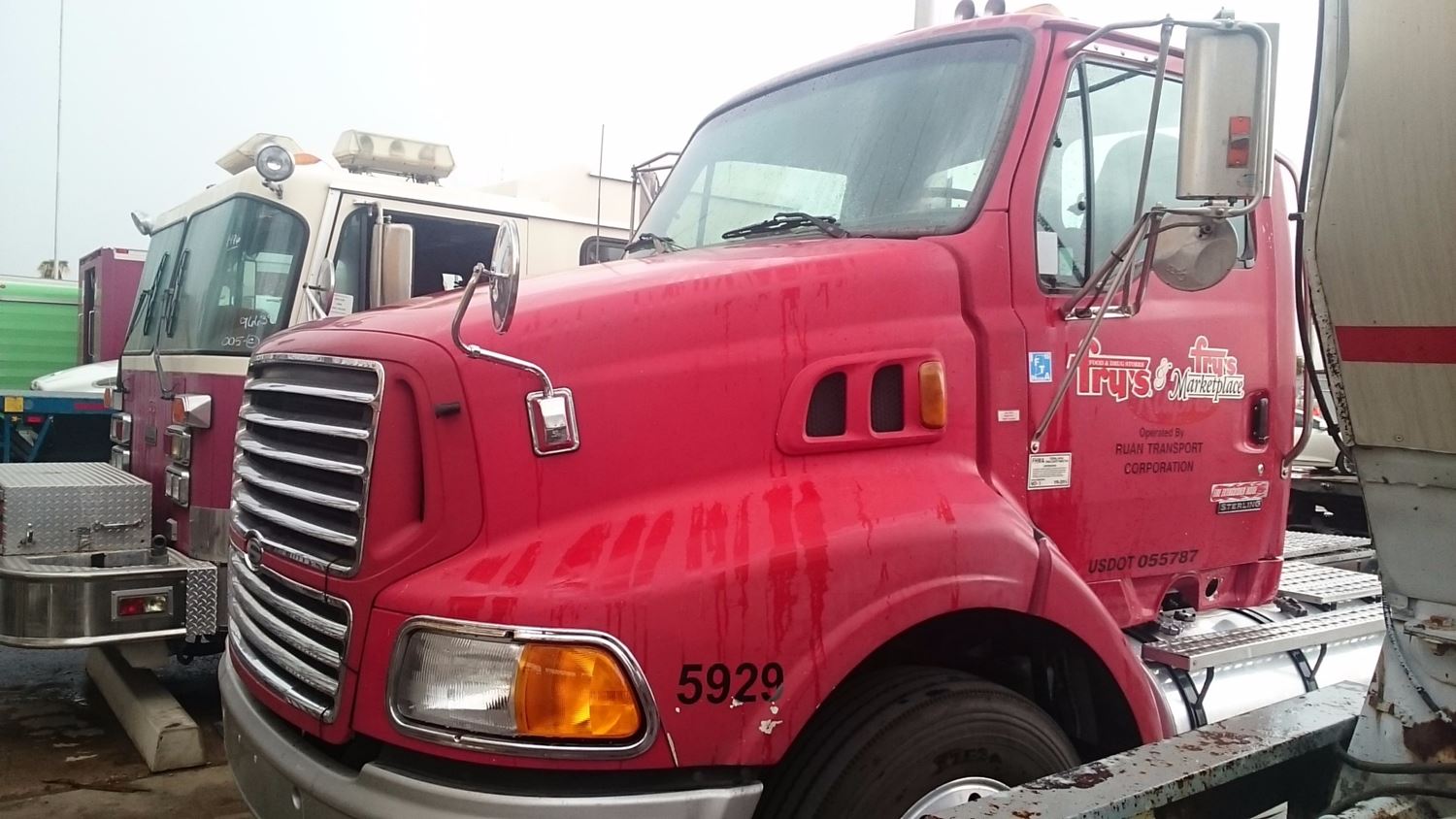 Salvage 1999 Sterling A9513 TANDEM AXLE, DAY CAB, TRUCK TRACTOR For