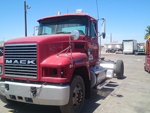 Salvage 2001 Mack CH613 - SV-805