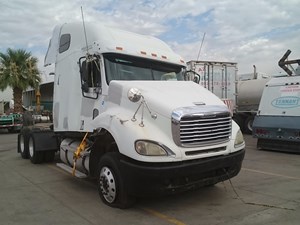Salvage 2005 Freightliner COLUMBIA 120 - SV-819