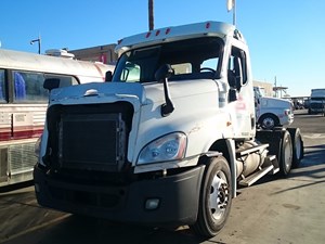 Salvage 2010 Freightliner Cascadia - SV-681