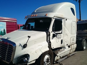 Salvage 2011 Freightliner Cascadia - SV-676