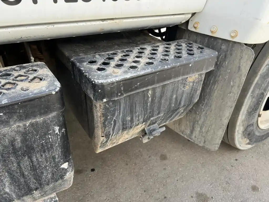 Used 2005 CHEVROLET C7500 Battery Box for sale Denver Colorado United