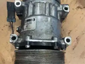 Used 2014 VOLVO VNL630 A/C Compressor (Stock #39095)) Part Image