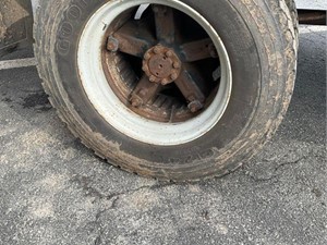 Used 1994 DAYTON 22.5 Tire Image