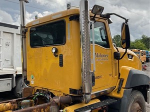 Used 2013 CAT CT660 Back Window (Stock #9471)) Part Image