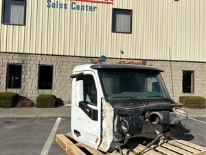Used 2015 PETERBILT 567 Cab (Stock #8903)) Part Image