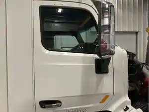 Used 2016 PETERBILT 579 Door (Stock #8548)) Part Image