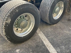 Used 2018 HUB PILOT 22.5 x 14 Tire (Stock #8953)) Part Image