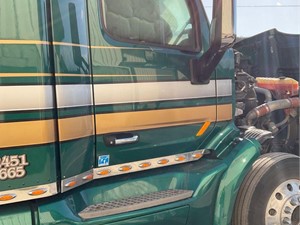 Used 2018 PETERBILT 579 Door (Stock #8957)) Part Image