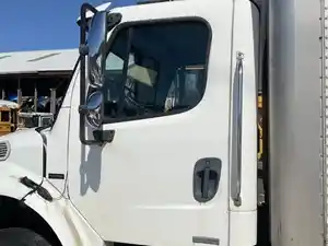 Used 2005 FREIGHTLINER M2 106 Door (Stock #10433)) Part Image