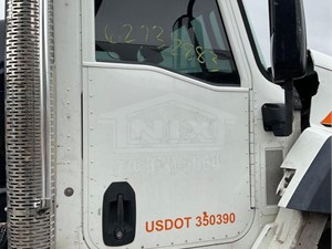 Used 2014 CAT CT660 Door (Stock #9898)) Part Image