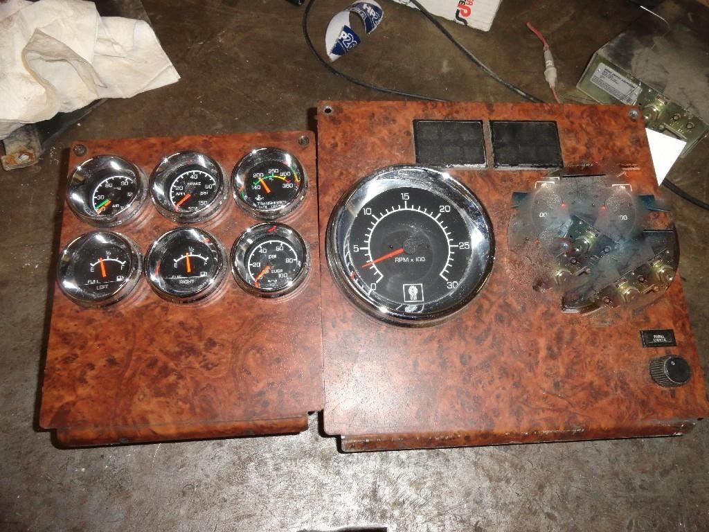 Used 2006 KENWORTH T800 Instrument Cluster for sale Des Moines Iowa