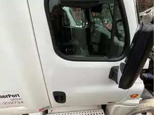 Used 2011 FREIGHTLINER CASCADIA Door (Stock #7353)) Part Image