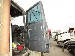 Used 1994 MACK RD688S Door (Stock #93790)) Part Image