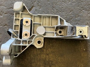 Used 2020 KENWORTH T370 Bracket (Stock #5923)) Part Image