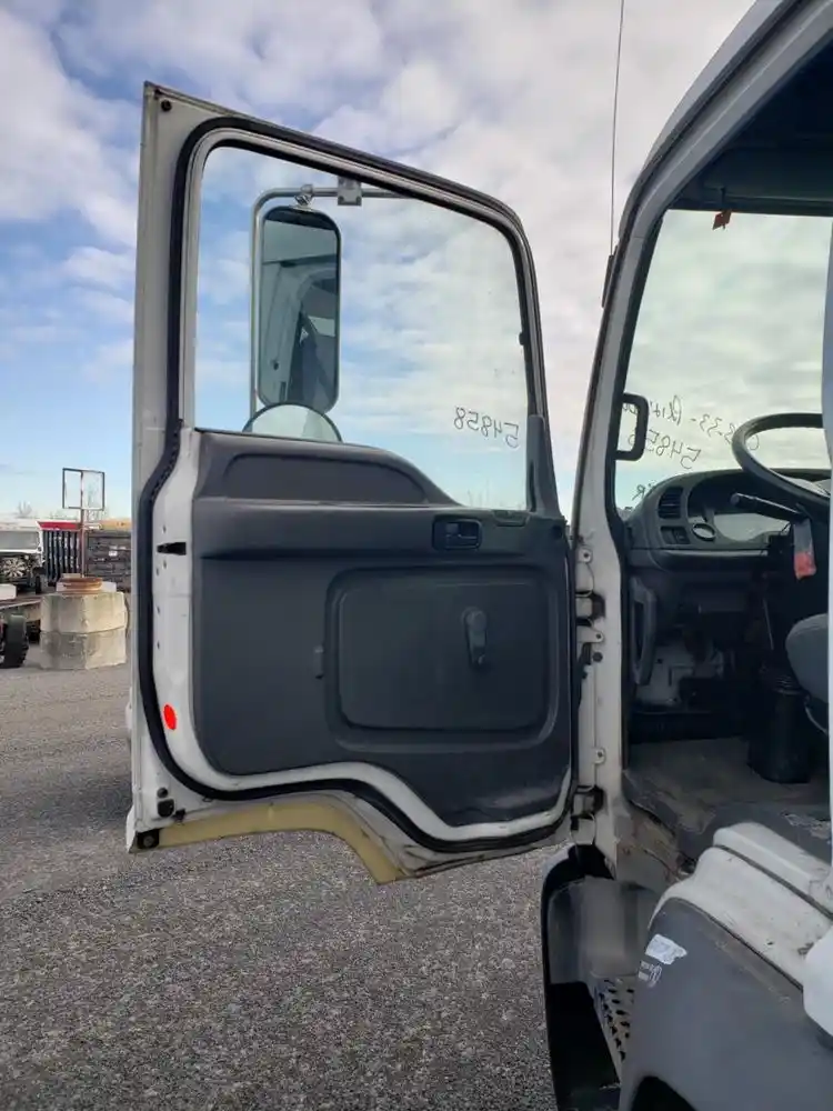 Used Left Side Quarter Glass For 2005 GMC T6500 / T7500 – Cab Window See Pics
