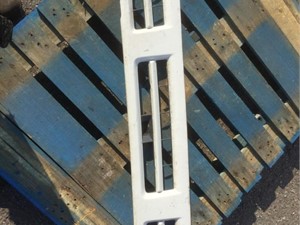 Used 2007 ISUZU NPR Grille (Stock #1040853)) Part Image