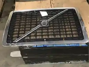 Used 2016 VOLVO VNL Grille (Stock #1045097)) Part Image