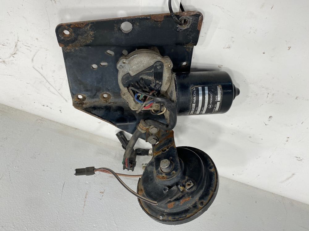 thumbnail image 2 of LUCAS LU8022 Front Wiper Motor For Kenworth T800 W900 C500 1987-06, T400 1989-98 2 of 6
