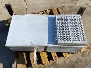 Used 2004 Peterbilt 387 Battery Box (Stock #600-11681)) Part Image