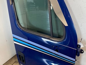 Used 2015 Freightliner Cascadia Door (Stock #606-13528)) Part Image