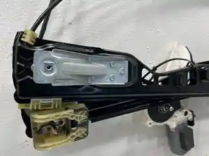 Used 2020 Freightliner Cascadia Door Window Regulator (Stock #621-10324)) Part Image