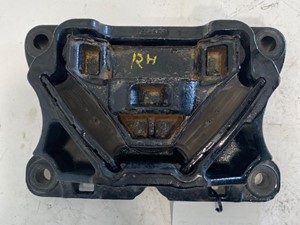 Used 2021 Freightliner Cascadia Engine Mount (Stock #548-12805)) Part Image