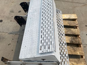 Used 1999 International 9900 Tool Box (Stock #693-10248)) Part Image