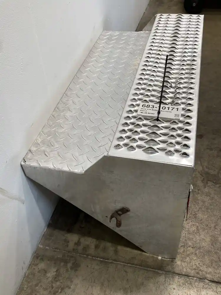 Used 2001 Peterbilt 379 Battery Box Cover for sale Dorr Michigan