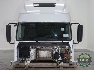 New 2014 VOLVO VNL670 Cab (Stock #692797)) Part Image