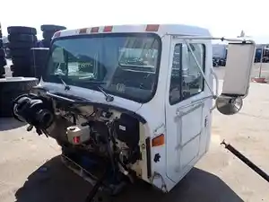 Used 2000 INTERNATIONAL 4700 Cab (Stock #105583)) Part Image
