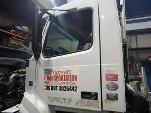 Used 2012 VOLVO/GMC/WHITE VNL Cab (Stock #105001)) Part Image