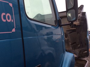 Used 1998 Volvo VNL610 Door (Stock #102915-15)) Part Image
