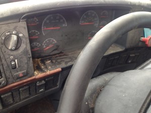 Used 2007 Volvo VNL Instrument Cluster (Stock #91516-21)) Part Image
