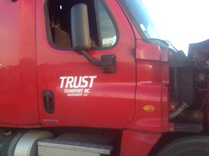 Used 2009 Freightliner Cascadia Door (Stock #82816-13)) Part Image