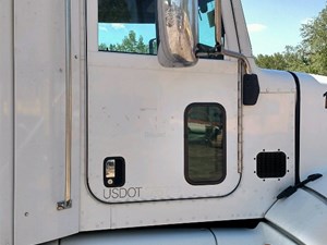 Used 2009 Peterbilt 386 Cab (Stock #P-281)) Part Image