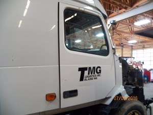 Used 2005 Volvo VNL Door (Stock #393857-8)) Part Image