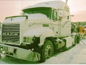 Used 1998 Mack CH613 Grille (Stock #1637-MACK-15)) Part Image
