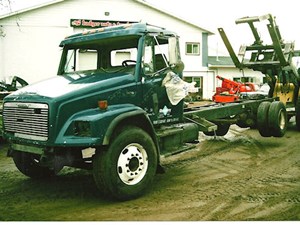Used 1999 Freightliner FL70 Cab (Stock #2272-FRTLR-3)) Part Image